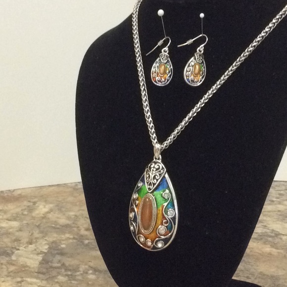 Indonesian Multi Color Necklace Set - Picture 6 of 12